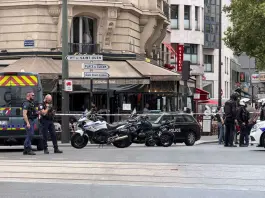 Parigi, tre feriti in un accoltellamento nei pressi di Place de Clichy: fermato un uomo