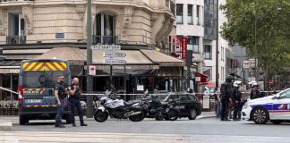 Parigi, tre feriti in un accoltellamento nei pressi di Place de Clichy: fermato un uomo