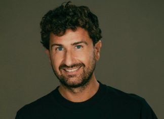 Alessandro Siani torna sul palco con il suo monologo teatrale “Fake News”