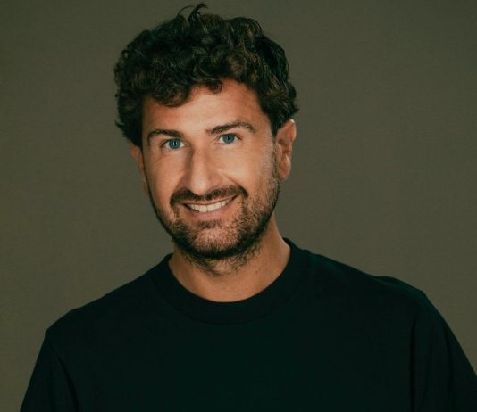 Alessandro Siani torna sul palco con il suo monologo teatrale “Fake News”