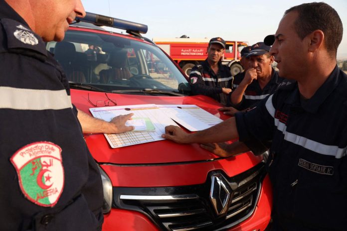 Algeria, incendi boschivi senza sosta: almeno 6 morti