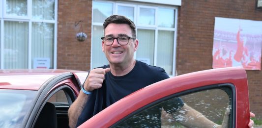 Andy Burnham nominato leader del Labour, da lunedì sarà il nuovo premier del Regno Unito