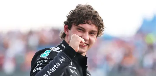 F1, Antonelli dominante nel sabato di Silverstone: vince la Sprint davanti a Hamilton e conquista la pole su Leclerc