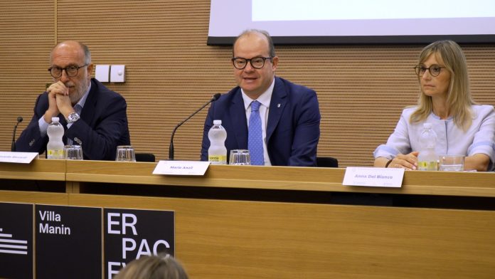 Il vicegovernatore Anzil durante il suo intervento