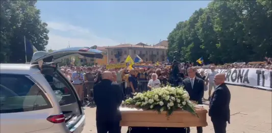 A Verona l’ultimo saluto a Osvaldo Bagnoli, Tricella “Saremo sempre i suoi ragazzi” / Video