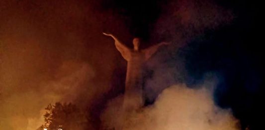Vasto incendio a Maratea nella zona del Cristo Redentore, Bardi “Attacco a un simbolo della Basilicata e del mondo”