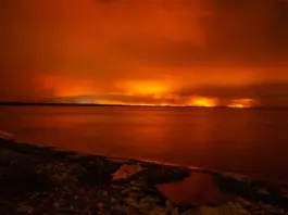Francia, gli incendi minacciano Bordeaux: Macron terrà una riunione di emergenza