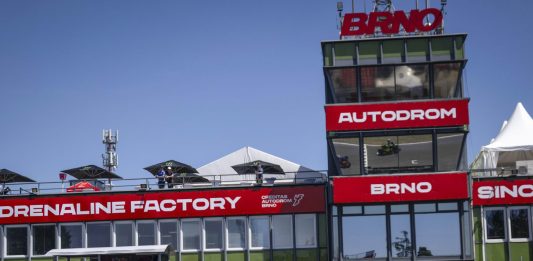 Tragedia in pista all’Alpe Adria, morti due piloti in un incidente sul circuito di Brno