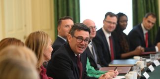 Regno Unito, prima riunione di governo per Burnham: “Saremo attenti al costo della vita”