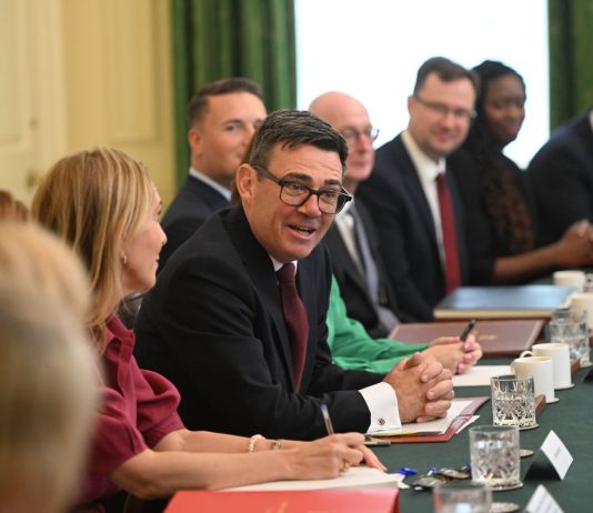 Regno Unito, prima riunione di governo per Burnham: “Saremo attenti al costo della vita”