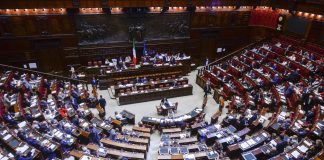 Legge elettorale, maggioranza battuta alla Camera sulle preferenze: emendamento respinto per un voto a scrutinio segreto. Meloni “Ha vinto la palude, serve una riflessione”