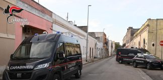 Omicidio con metodo mafioso nel Leccese, tre arresti e tre denunce