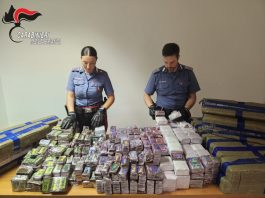 Trovati con 275 kg di hashish e 12mila euro in contanti, due giovani arrestati in Brianza