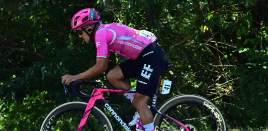 Carapaz si aggiudica la 18^ tappa del Tour de France, Pogacar saldamente in maglia gialla