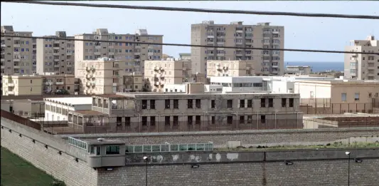 Detenuto evade a Trapani durante il trasferimento in ospedale, rintracciato e arrestato dopo poche ore