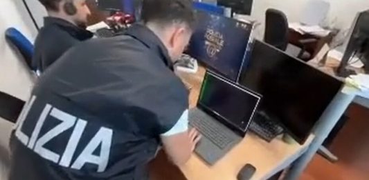 Operazione della Polizia a Catania contro la pedopornografia online, blitz in 17 città e 7 arresti