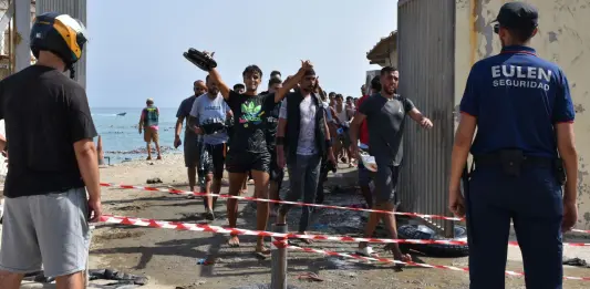 Emergenza migranti a Ceuta, fonti Palazzo Chigi: “Governo valuta la sospensione di Schengen con la Spagna”