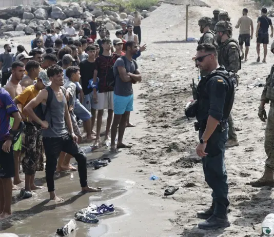Crisi migranti a Ceuta, l’Italia sospende l’accordo di Schengen con la Spagna. 57 vittime, oltre 37.500 persone rimpatriate