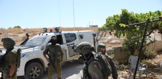 Cisgiordania, la polizia israeliana arresta un colono: aveva partecipato a un raid in mimetica