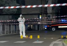 Accoltellato davanti a un supermercato, 19enne morto a Crema