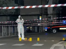 Accoltellato davanti a un supermercato, 19enne morto a Crema