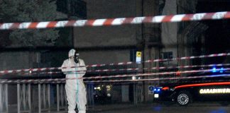 Accoltellato davanti a un supermercato, 19enne morto a Crema