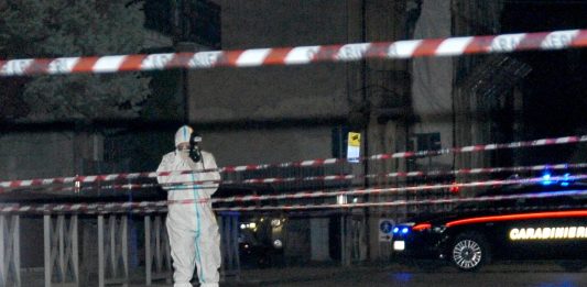Accoltellato davanti a un supermercato, 19enne morto a Crema