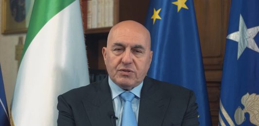 Premio Ischia, Crosetto lancia l’allarme sull’influenza delle fake news negli scenari di guerra / Video
