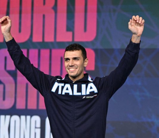 Ai Mondiali di Hong Kong Davide Di Veroli dà spettacolo e conquista uno splendido argento nella spada maschile