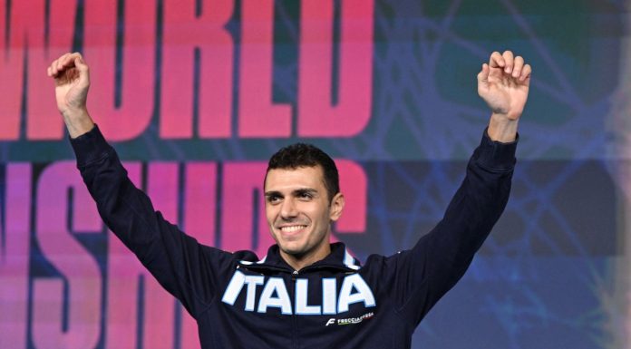 Ai Mondiali di Hong Kong Davide Di Veroli dà spettacolo e conquista uno splendido argento nella spada maschile