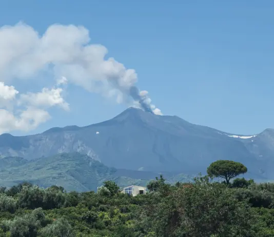Eruzione dell’Etna, ancora interrotte le attività di volo all’aeroporto di Catania