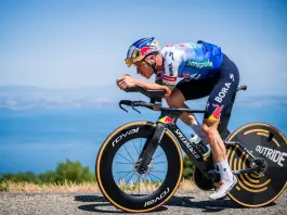 Evenepoel fa il bis al Tour e conquista la crono, Pogacar 2° e sempre in giallo