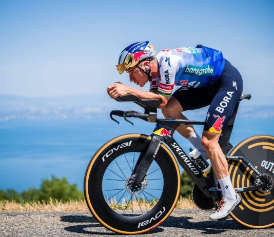 Evenepoel fa il bis al Tour e conquista la crono, Pogacar 2° e sempre in giallo