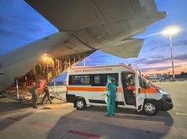 Paziente in pericolo di vita trasportato da Napoli a Bergamo con un velivolo C-130J dell’Aeronautica Militare / Video