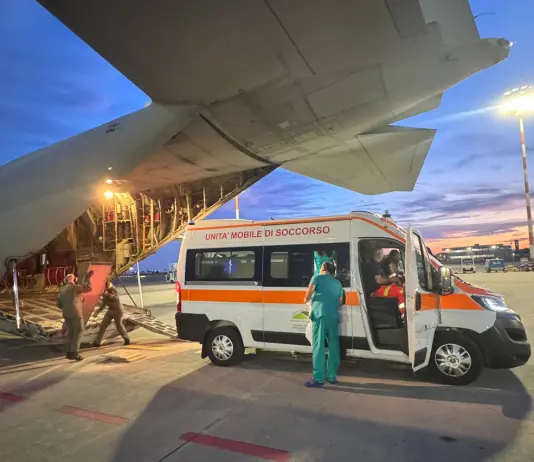 Paziente in pericolo di vita trasportato da Napoli a Bergamo con un velivolo C-130J dell’Aeronautica Militare