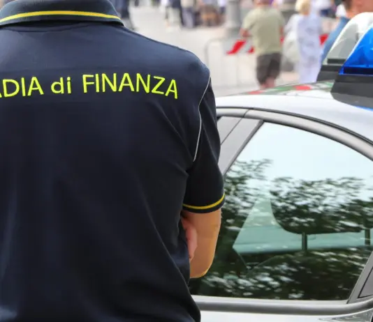 Sequestrati 5,5 kg di hashish tra Roma e Cagliari, arrestato il destinatario della spedizione