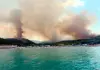 Vasto incendio sul Gargano, turisti evacuati via mare