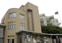 Ragazzina risucchiata dal bocchettone di una piscina a Sestri Levante, è grave