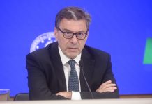 Caro carburanti, Giorgetti: “Sconto solo sul diesel di 17 centesimi al litro fino al 6 agosto. Nessun intervento sui tabacchi” / Video