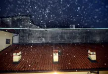 Maltempo nelle Marche, forte vento e grandinate: oltre 200 interventi dei Vigili del Fuoco / Video