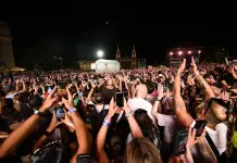 Katy Perry dazzles fans in spectacular Isle of MTV Malta debut