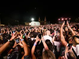Katy Perry dazzles fans in spectacular Isle of MTV Malta debut