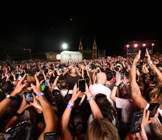 Katy Perry dazzles fans in spectacular Isle of MTV Malta debut