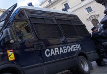No Tav, incappucciati assaltano un cantiere nel Torinese: in fiamme due camionette dei Carabinieri