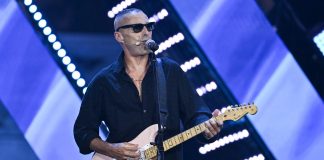Alex Britti incanta il Castello di Santa Severa: due ore di musica ed energia