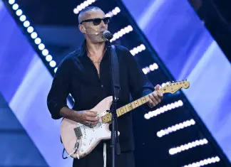 Alex Britti incanta il Castello di Santa Severa: due ore di musica ed energia