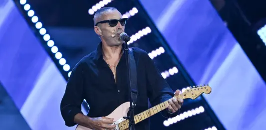 Alex Britti incanta il Castello di Santa Severa: due ore di musica ed energia
