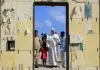 Papa Leone XIV a Lampedusa prega sulla tomba dei migranti: “Vittime di decisioni mancate, l’Europa è chiamata a una grande responsabilità” / Video