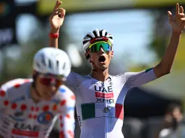 Del Toro vince la seconda tappa del Tour de France, Vingegaard resta in maglia gialla