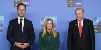 Nato, Meloni “Rispettiamo gli impegni, ma stabiliamo noi modi e priorità”. E sull’Ucraina: “L’Italia conferma il sostegno convinto” / Video